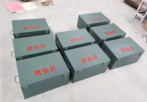 锦山镇炸药箱和雷管箱一般是怎么存放的？