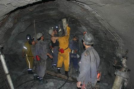 锦山镇工程爆破中的危险因素分析以及应对工程爆破危险的措施
